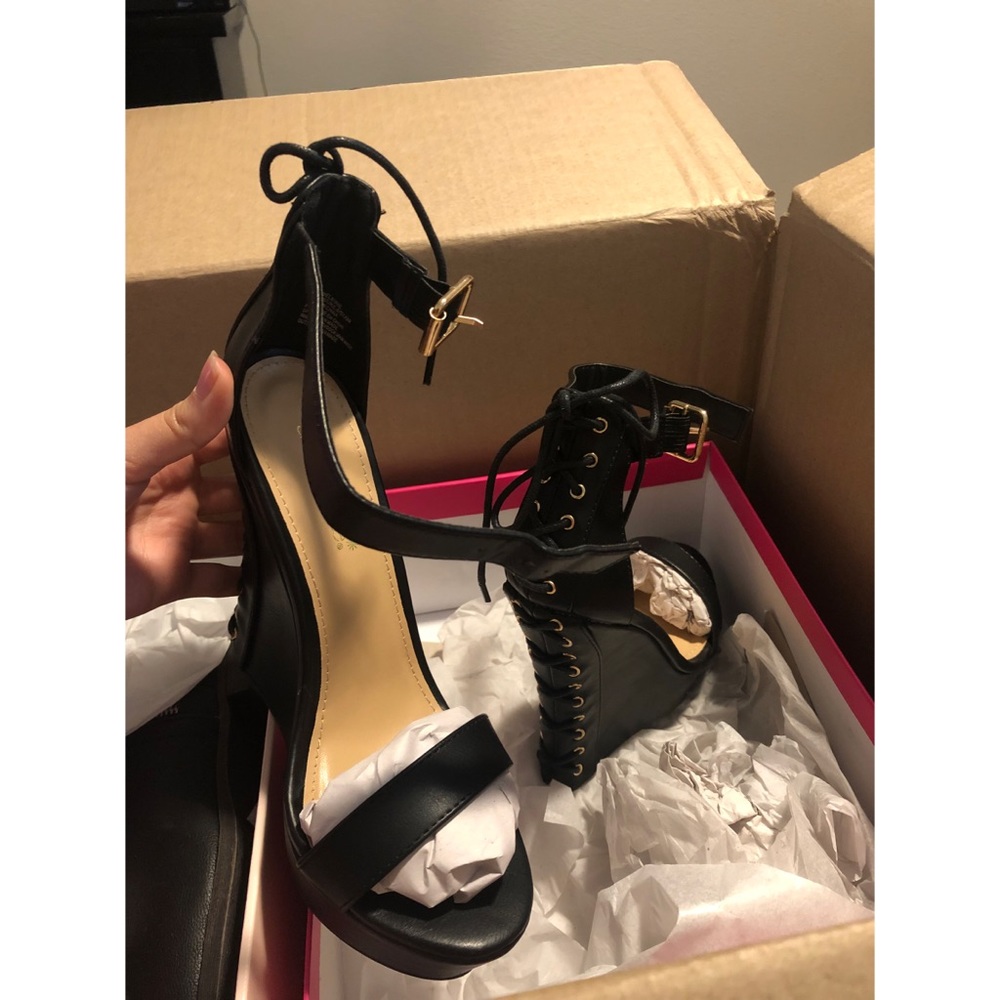 Madeleine Lace Up Wedge BRAND NEW